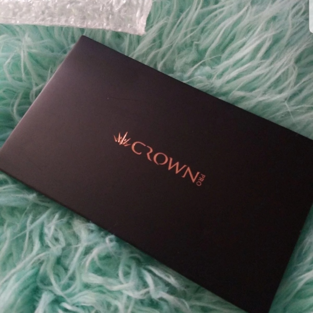 Crown Pro Eyeshadow Palette